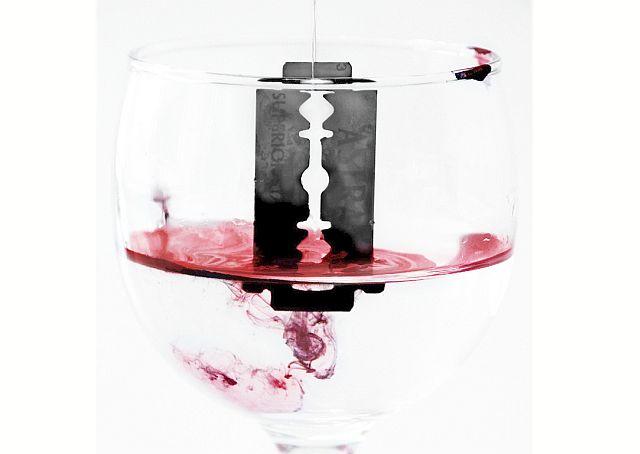 Убить и жить. Ну как это возможно?