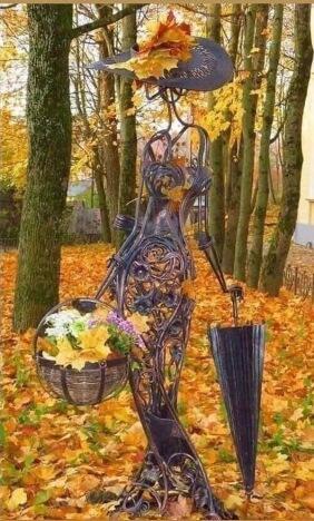 У нас в лесу гуляла осень