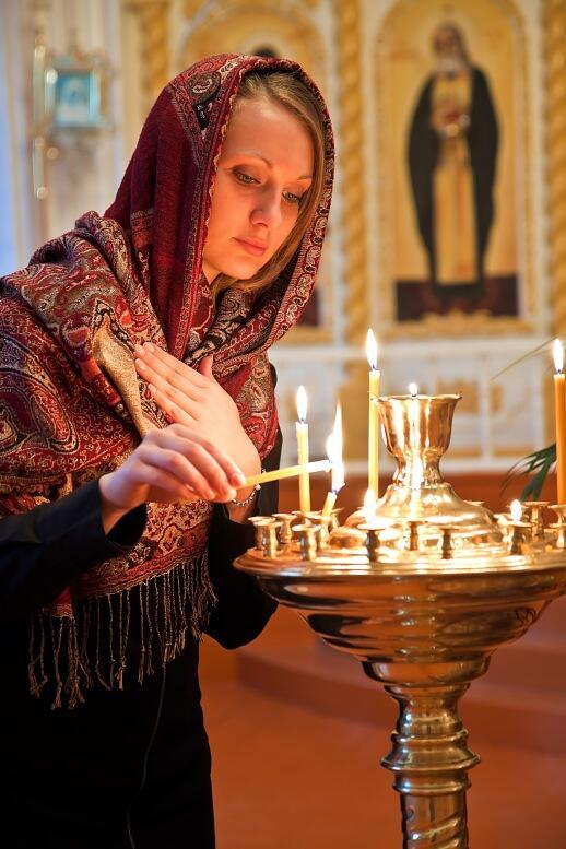 Мне хочется порою забрести в вечерний храм