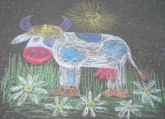 На асфальте ярким мелом