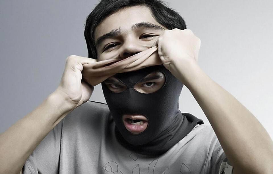 Ответ поэту - Сергей Блик - ПОКА МЫ ЛИЦ НЕ ОБРЕЛИ