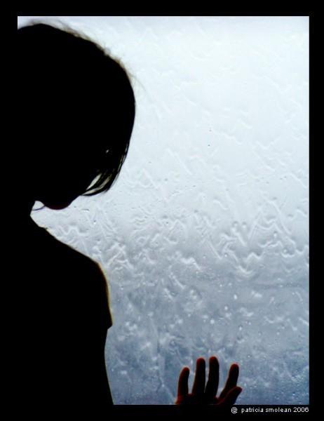 И серо, как осенний этот дождь...