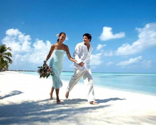 СОЛНЦЕ УЛЫБАЕТСЯ…