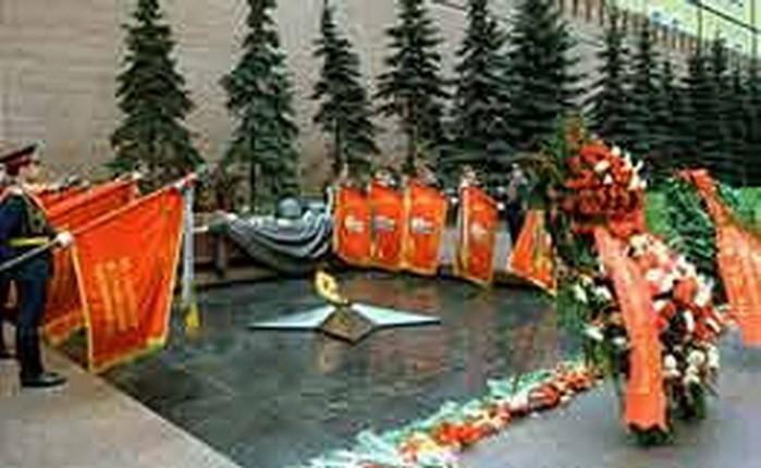 За мать, отца - моих фронтовиков...