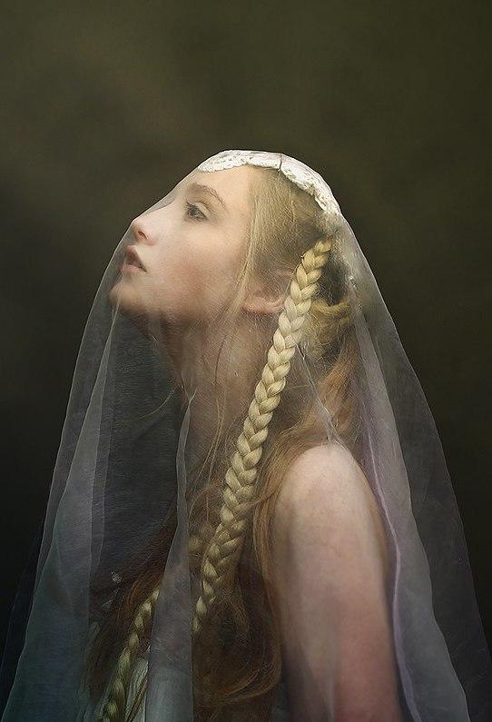 Рыцарь из витража II. Дева