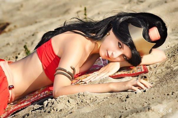 Заманю тебя в клетку из лести...