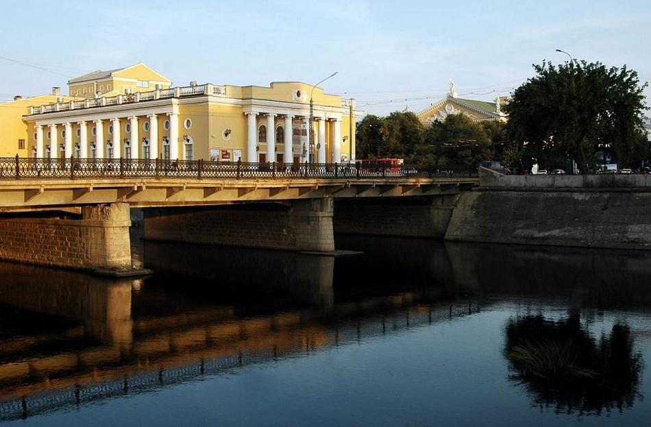 Сквозь водную гладь