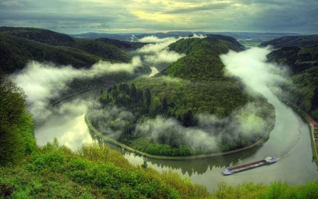 Утекают года, как вода (буриме)