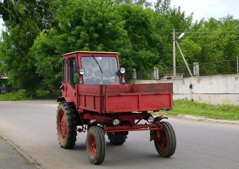 ПРОКАТИ НАС, ПЕТРУША, НА ТРАКТОРЕ