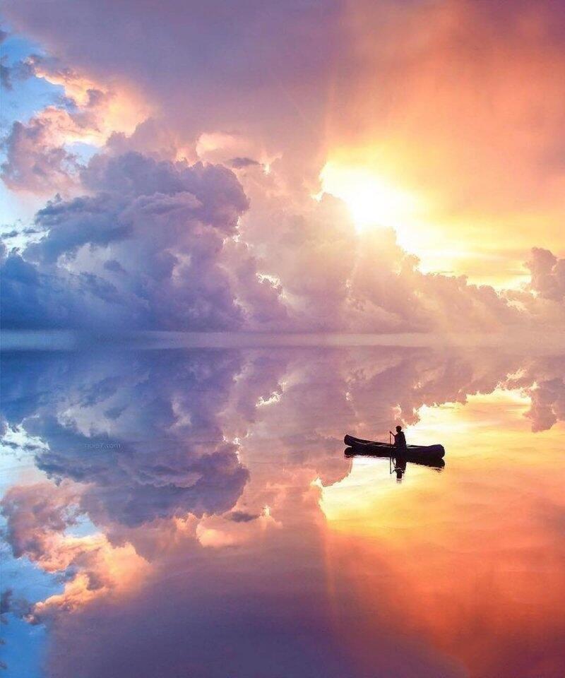 мир замирает на исходе дня