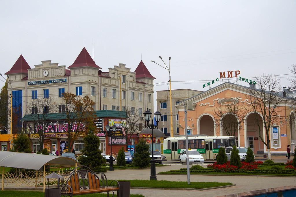 Сегодня город кропоткин. Кропоткин город Краснодарский край. Г. Кропоткин (г. Кропоткин). Фонтан Кропоткин Привокзальная площадь. Кропоткин центр города.