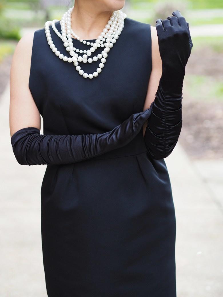 Украшения для черного платья под горло с длинным рукавом