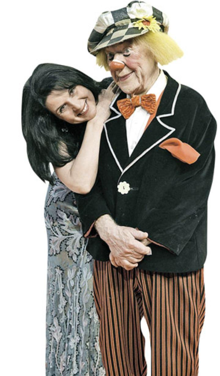 Запад атакуют клоуны