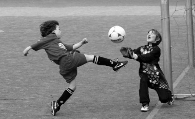 Давайте во дворе гулять .