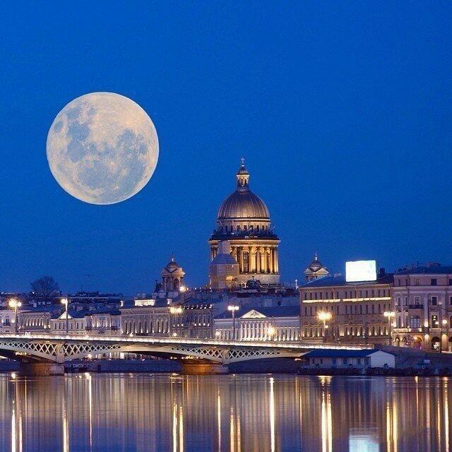 Петербургская бело-лунная ночь