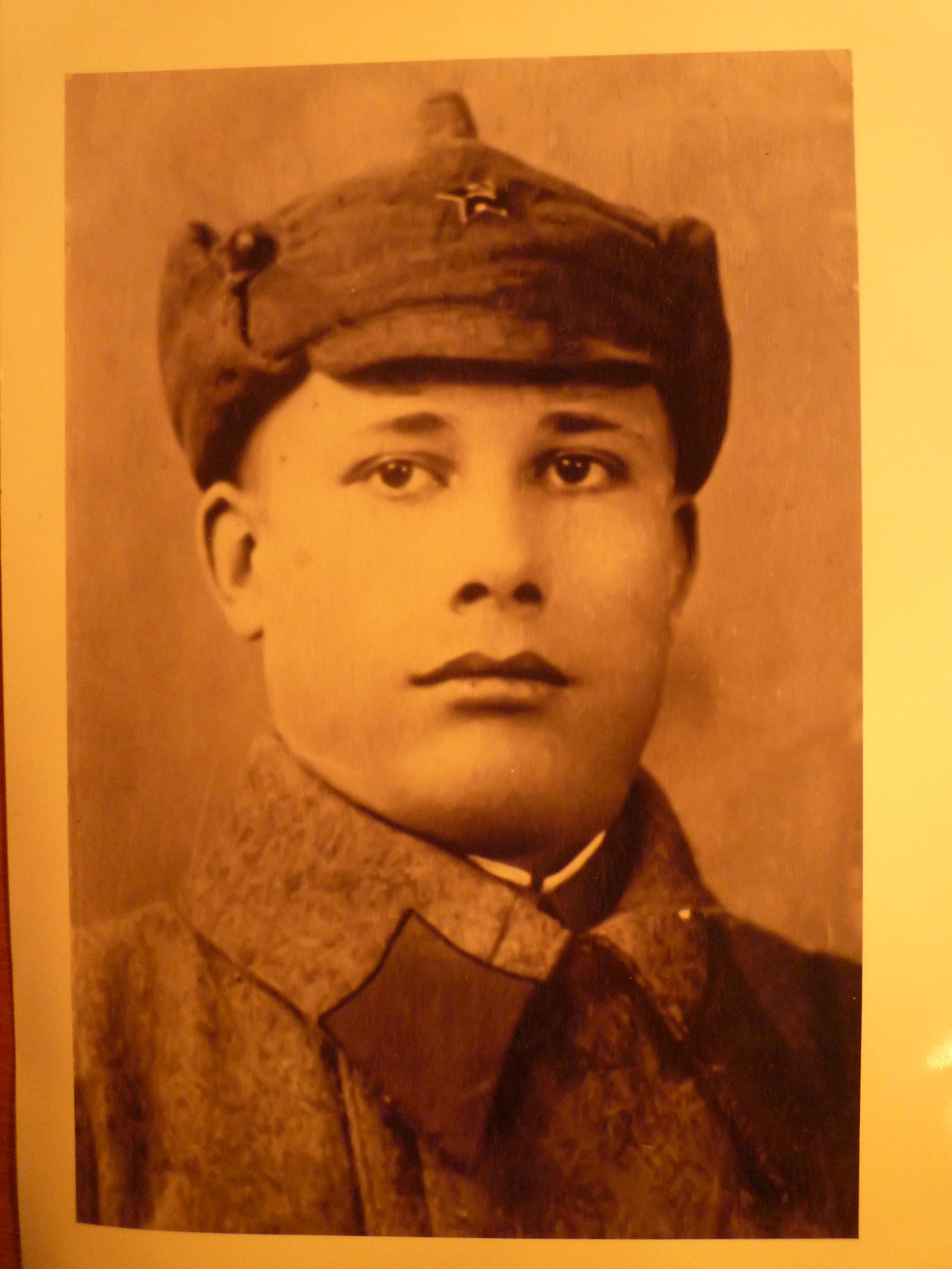 Ответ поэту - Медведь Белый - ПРИТАИЛАСЬ