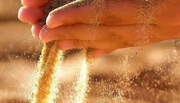 В НЕПОГОДУ ВСПОМИНАЮ МОРЕ