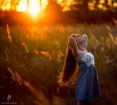 Вливается в душу солнечный свет..