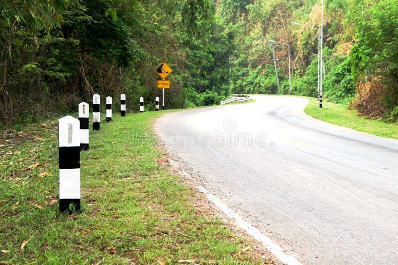 Как столбы стояли вдоль дороги