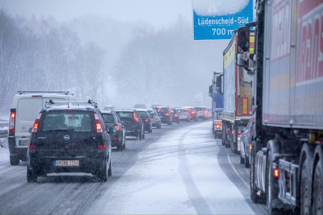 Снег нежданный