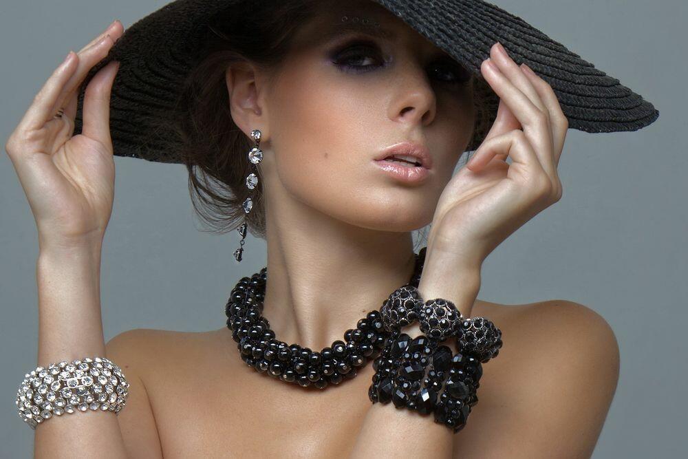 ГОСТИЛА У ТЁТУШКИ ЭТОЙ ВЕСЕННЕЙ ПОРОЙ 