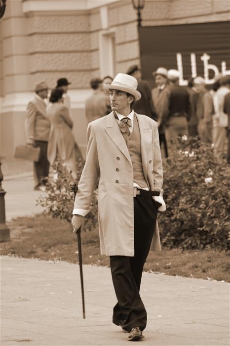 НЕСКОЛЬКО ШТРИХОВ К ОДНОМУ ПОРТРЕТУ