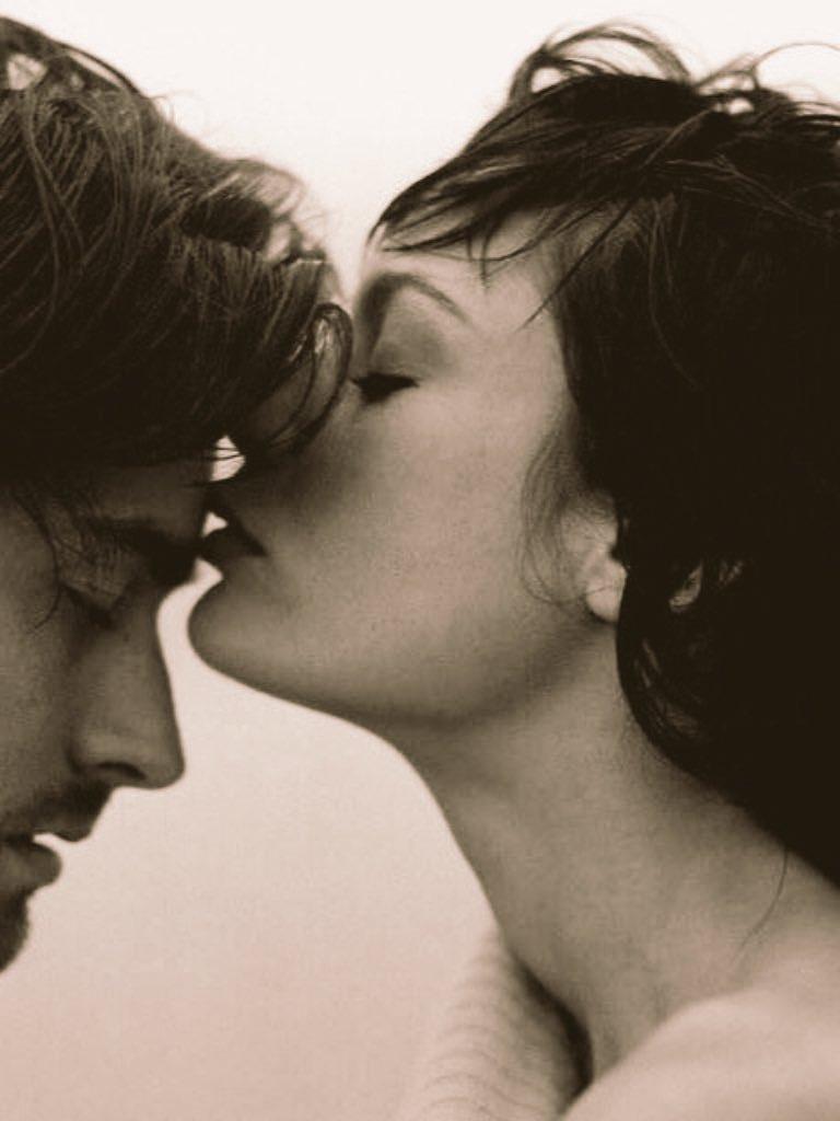 Душа его ко мне во снах приходит.