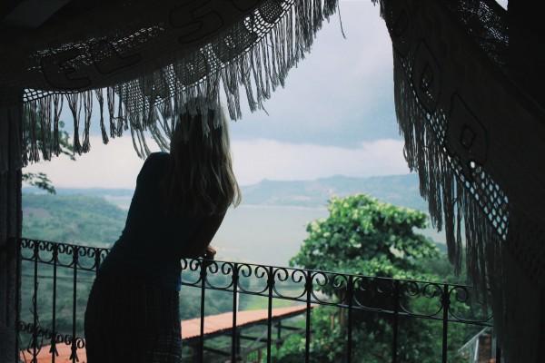 МЕЖДУ  НАМИ...