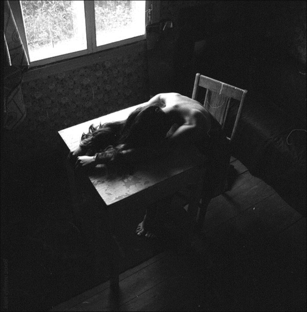 Дымился вечер, снег ложился серый на Севера…