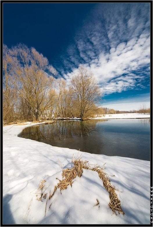 Снег подтаял...