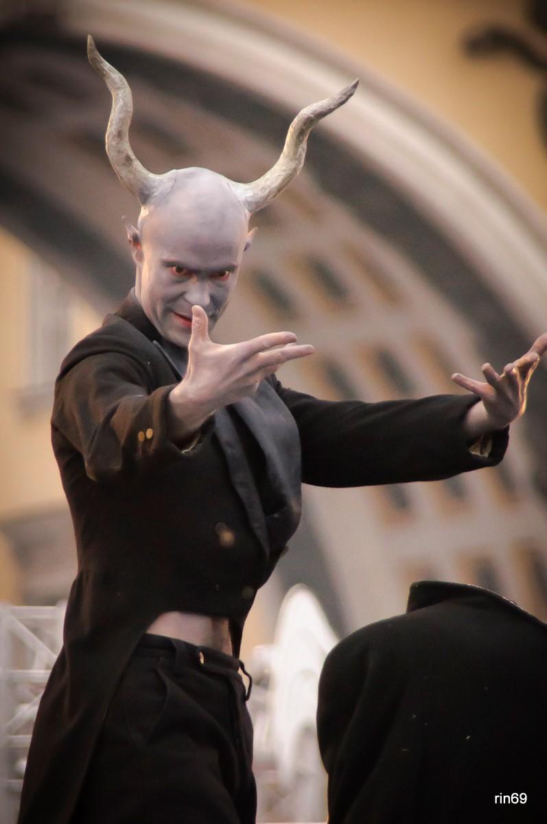 "смазать пятки "