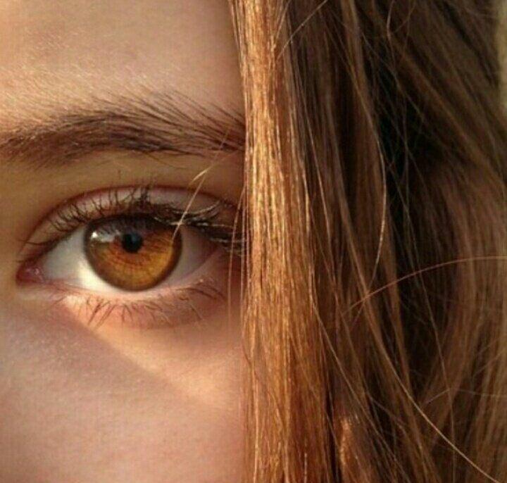 Девочка с глазами цвета рябины
