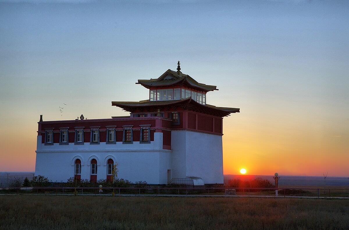 У стен старинного хурула!.. (А.Ладыгин)