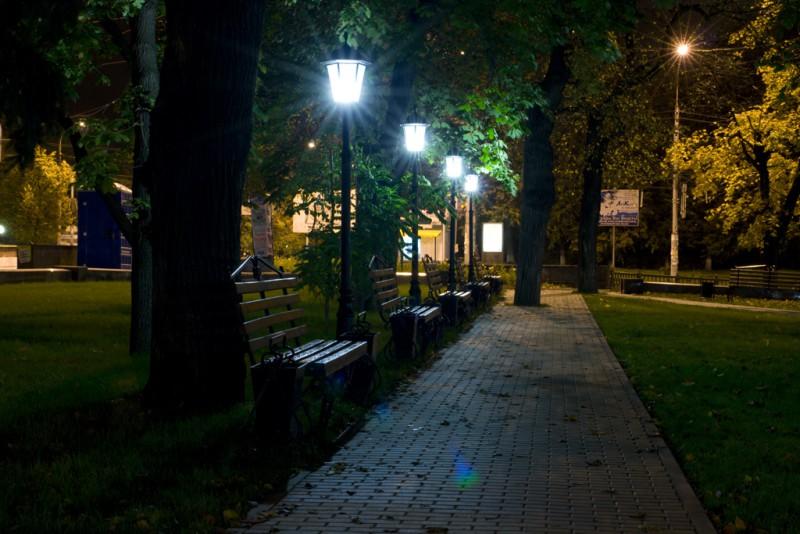 МОЙ ГОРОД  ТИХ , БЕЗЛЮДЕН , ПУСТ .