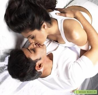 По подбородку пальчиком скольжу я...