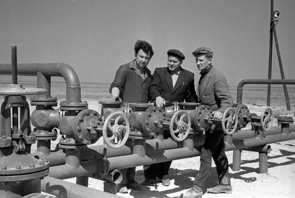 60 лет нефтяникам