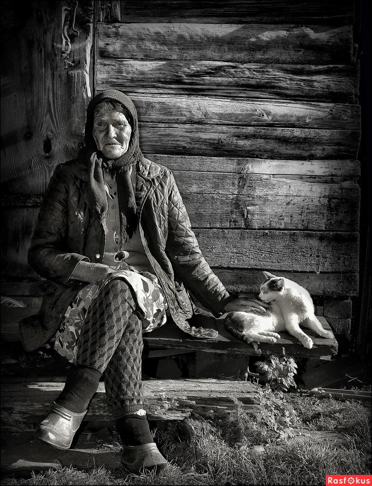 ПОТЕПЛЕЛО НА ДУШЕ - (проблема старой деревни)