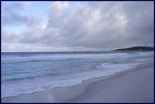 Волна мне шепчет...