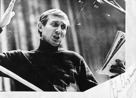 И голосом ломавшимся моим...