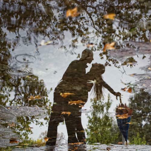 НЕ ВЕРЬ, ЧТО ОСЕНЬ УГРЮМАЯ ВСТАЛА У НАС НА ПУТИ