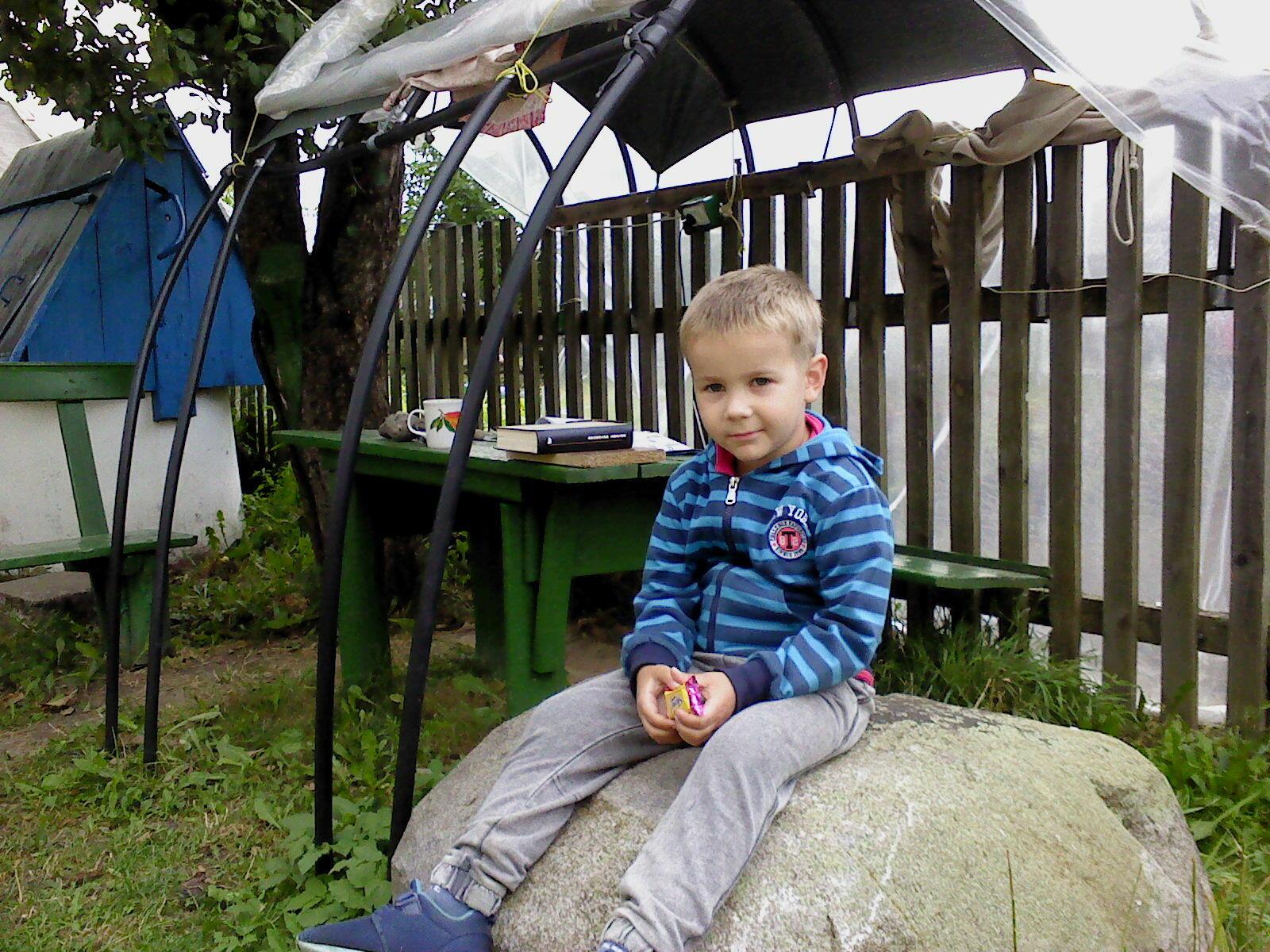 Лето с внуком Мироном в Коссово