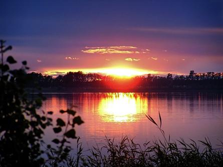 Догорает закатом день