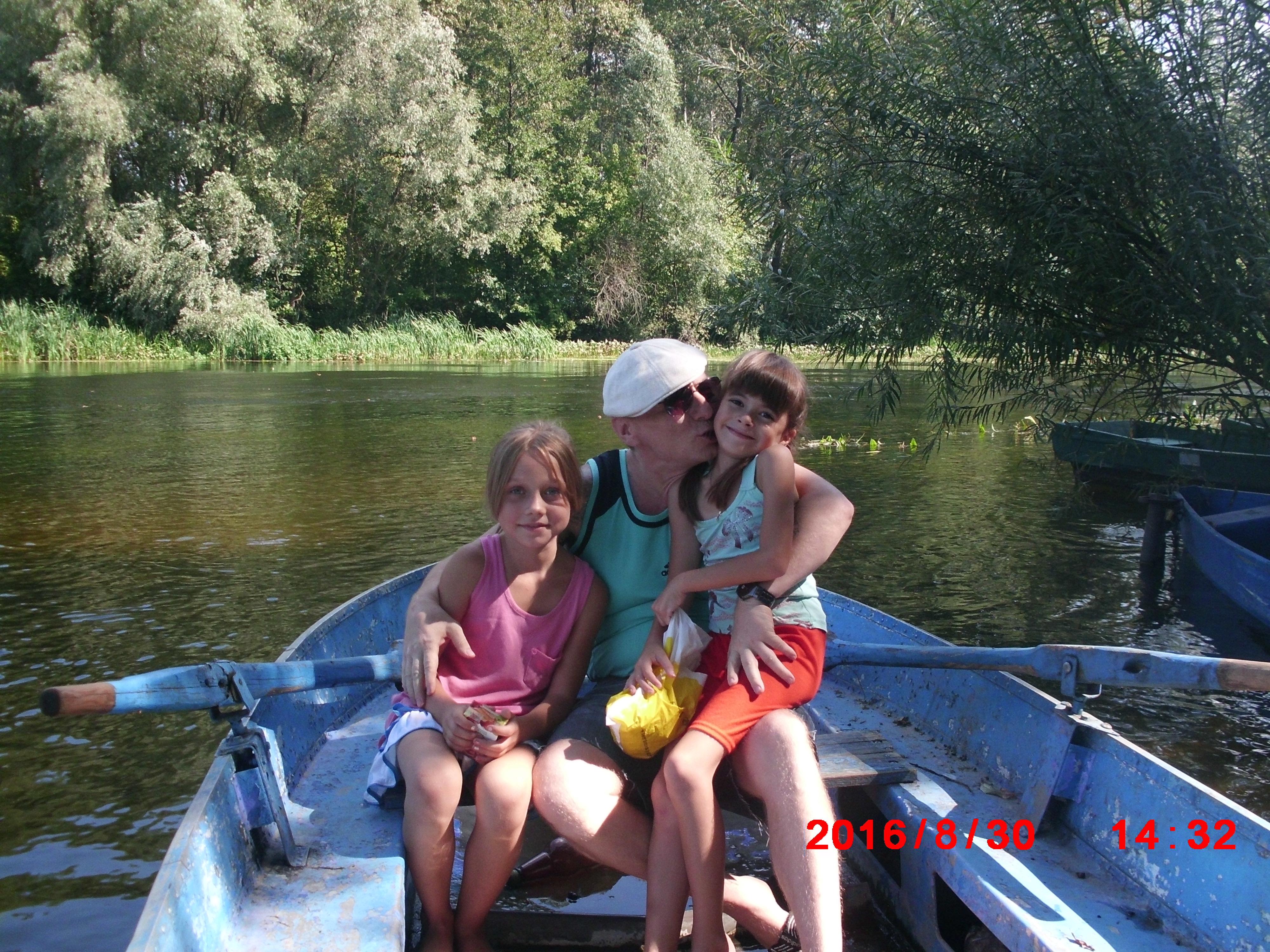 ПЕРВОЕ  ТУРНЕ  НА  ЛОДОЧКЕ ...