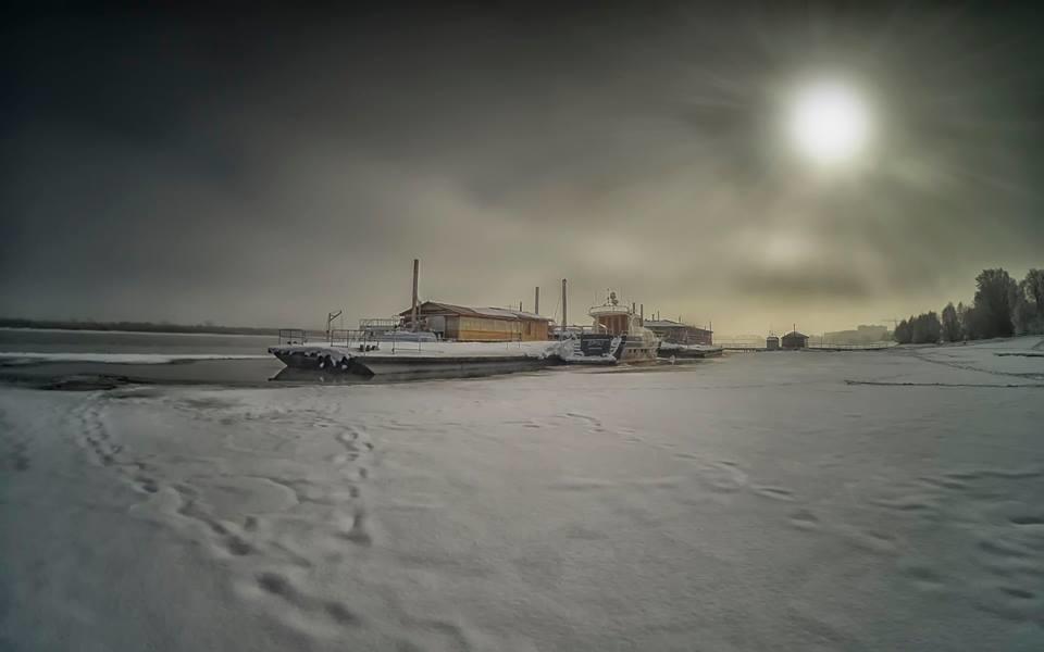 Там товарищ мой...