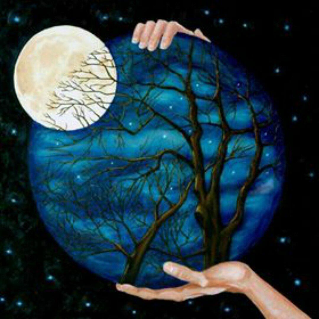 Целый мир открыт. Держит земной шар. Планета в руках. Планета в руках человека. Держит планету.