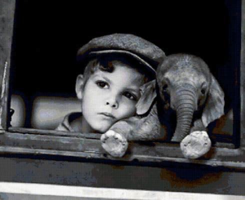Мальчик со слоненком...