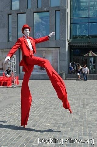 Я шагаю на ходулях