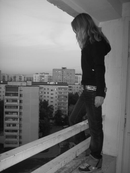 В твоей судьбе, бесконечно странной...