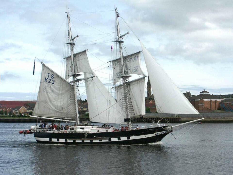 (ЧЕРНОВИКИ)Двухмачтовый бриг 