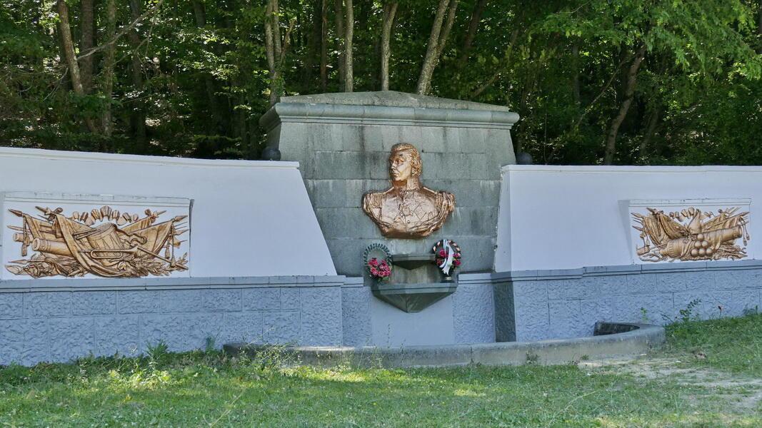 У  КУТУЗОВСКОГО  ФОНТАНА  В  КРЫМУ   ( детям )